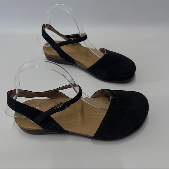 Dansko Shoes - DANSKO Rowan Flat In Black Women’s EU 39 US 8.5 Sandal
